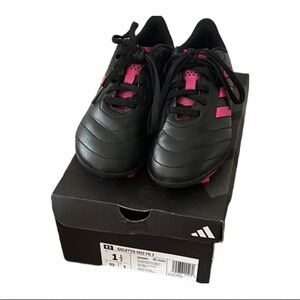 Kids Adidas Black and Pink Sleek Athletic Cleats Size 1.5